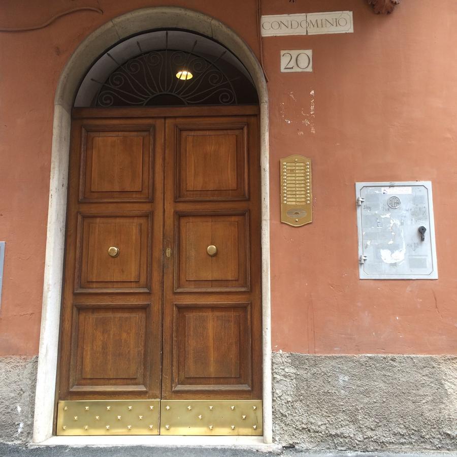 Alloggio Turistico Al Colosseo Acomodação com café da manhã Roma Exterior foto